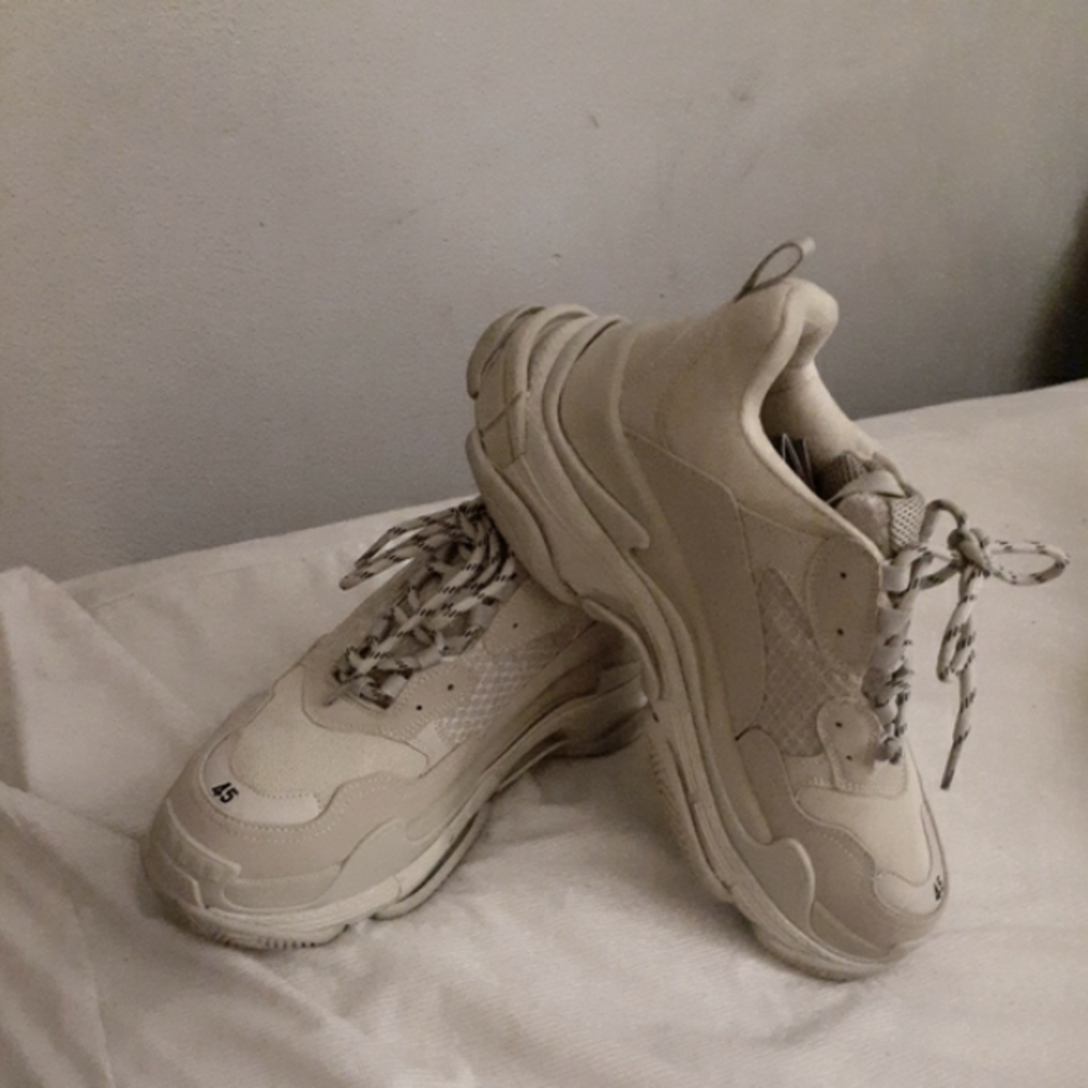 BALENCIAGA TRIPLE S MENS 42 EUR